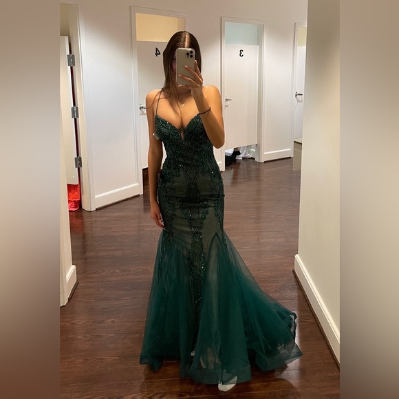 Beautiful Emerald Green Prom Dress with Beading and Lace Train. - Picture 2 of 4